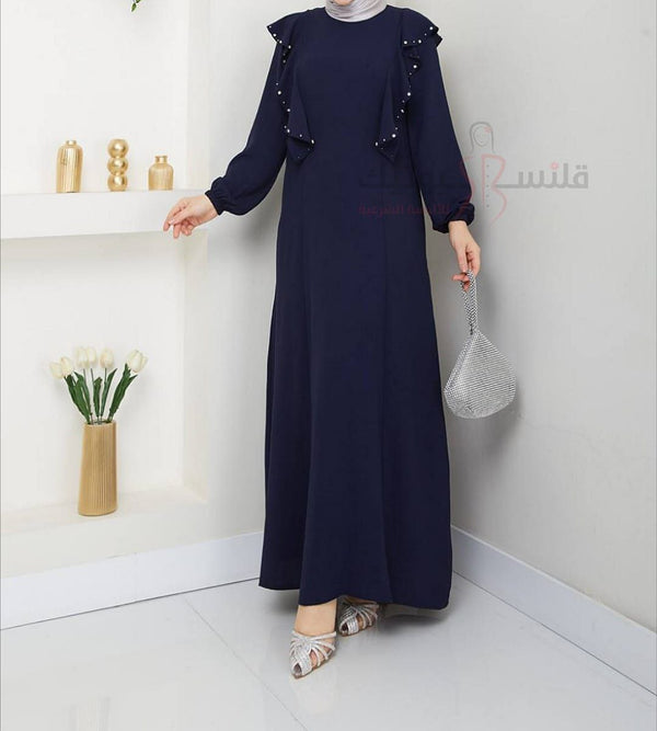 تصميم ناعم وتفاصيل راقية على الاكتاف