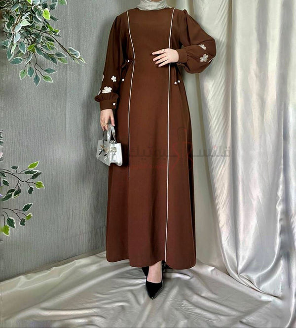 فستان ناعم بتفاصيل الوردة