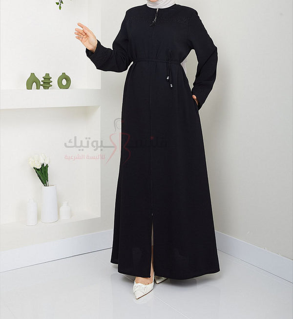 عباية مع طرزة خفيفة