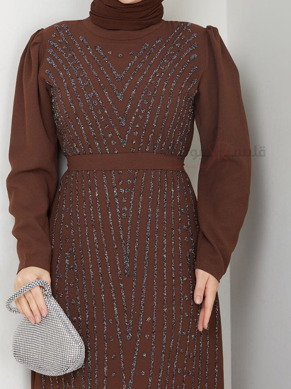 فستان مناسبات ثقيل ومرتب